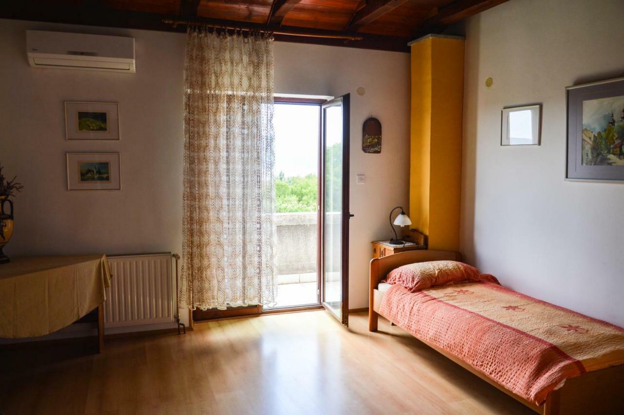Apartment Zoja Пінезіци Екстер'єр фото
